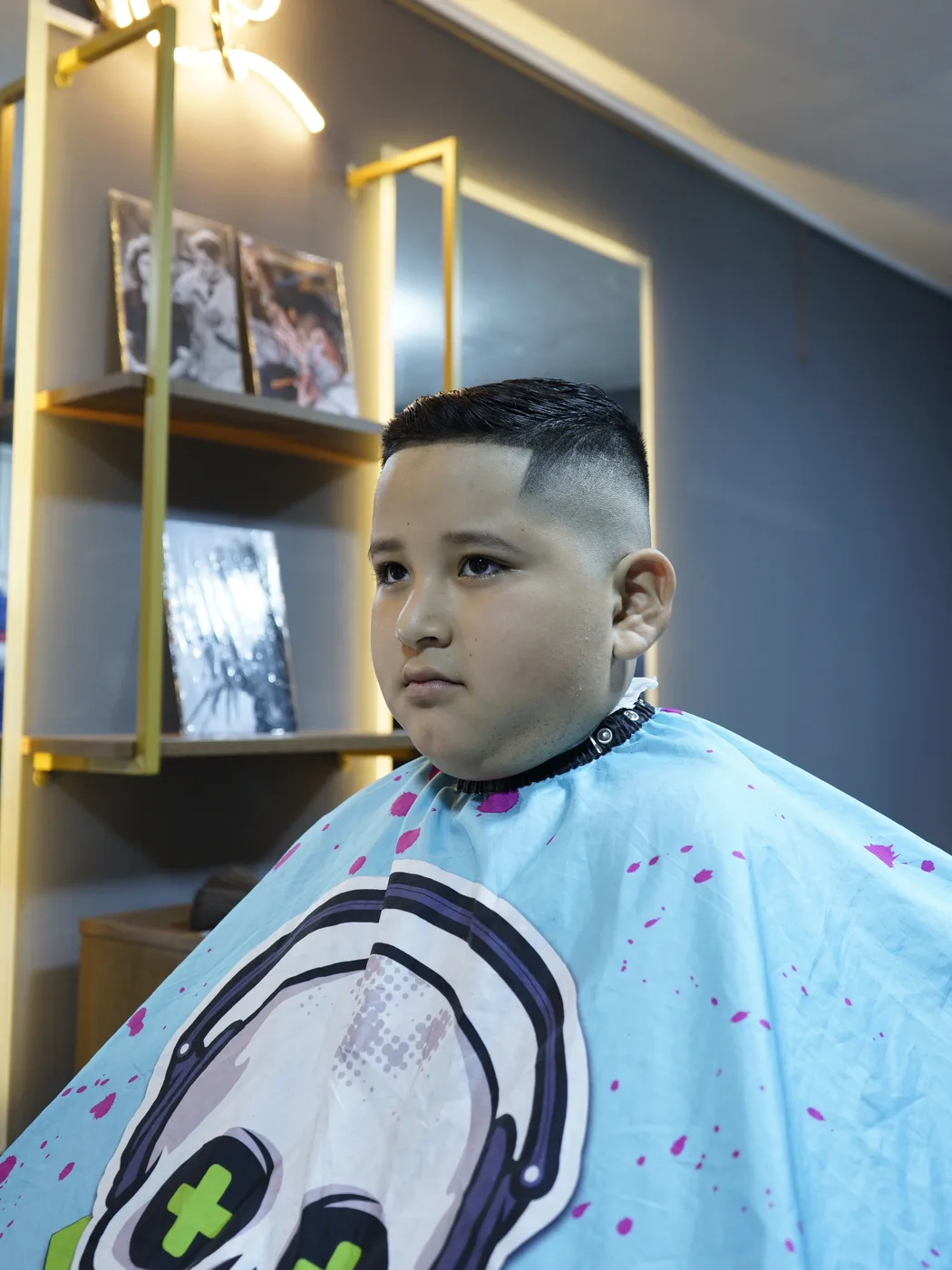 Cliente con productos al fondo
